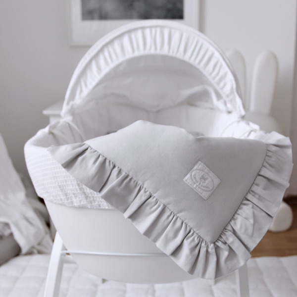 IMG 4962 Krásne plnené obliečky s volánikmi sú zárukou dobrého spánku dieťaťa.