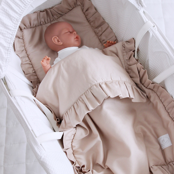 IMG 4921 Krásne plnené obliečky s volánikmi sú zárukou dobrého spánku dieťaťa.