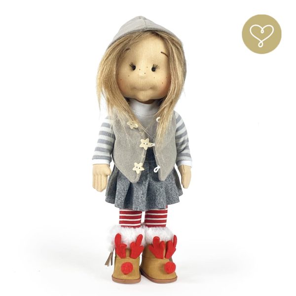 Ada 3 Pozývame Vás do nášho rozprávkového sveta bábik, kde sa každý môže cítiť ako dieťa. Andrea  patrí medzi prvé bábiky z ponuky Lulludolls, ktoré majú prírodné vlasy a „pohyblivú kostru“.