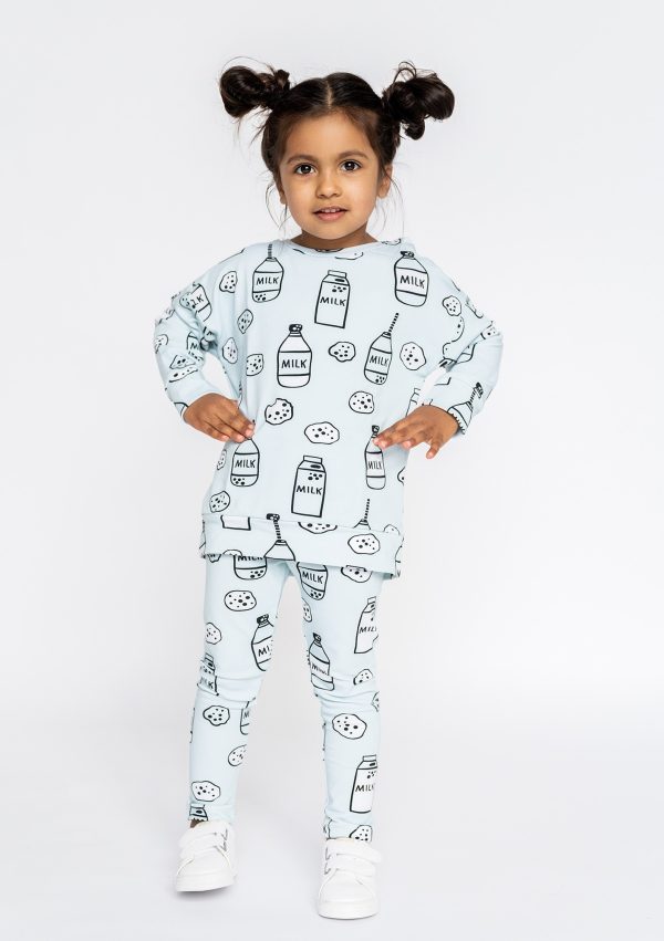 mikina milk dadaboom 1 scaled U nás nájdete <strong>detské oblečenie</strong>, ktoré vášmu dieťatku umožní byť samým sebou. Pohodlné detské outfity, ktoré budú vaše deti milovať.