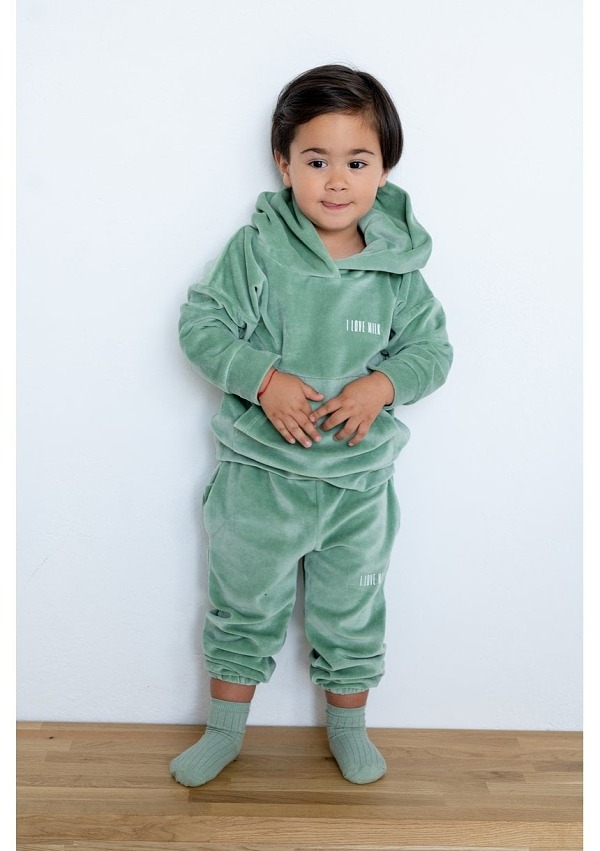 mikina velvet zelena dadaboom sk 1 1 U nás nájdete <strong>detské oblečenie</strong>, ktoré vášmu dieťatku umožní byť samým sebou. Pohodlné detské outfity, ktoré budú vaše deti milovať.