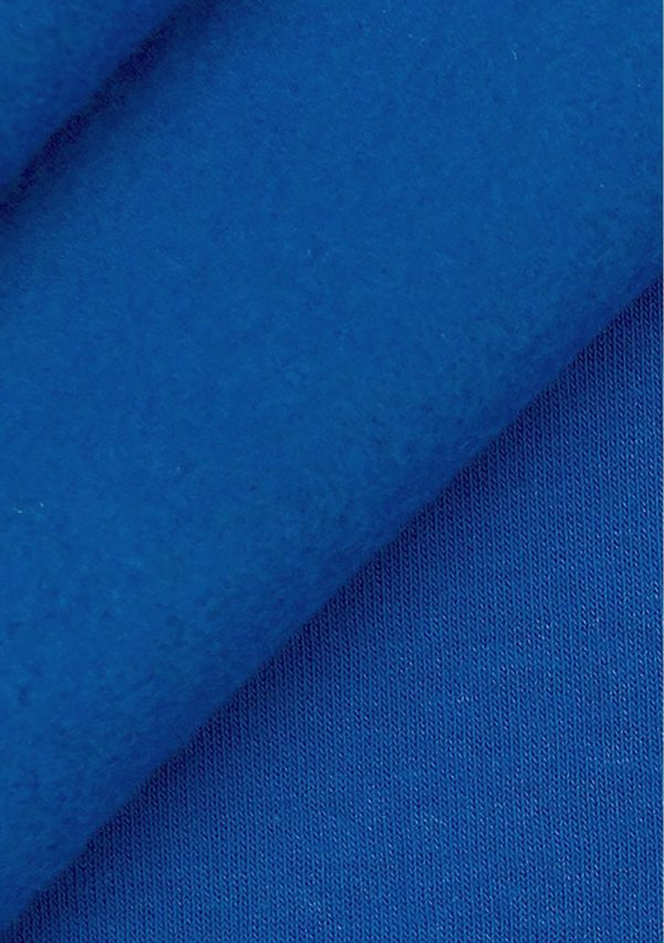 pure bluza z kapturem cobalt blue 8 scaled <strong>Hľadáte štýlový a pohodlný outfit?</strong> Kvalitnú a nadčasovú mikinu sa rozhodne v šatníku mať oplatí.