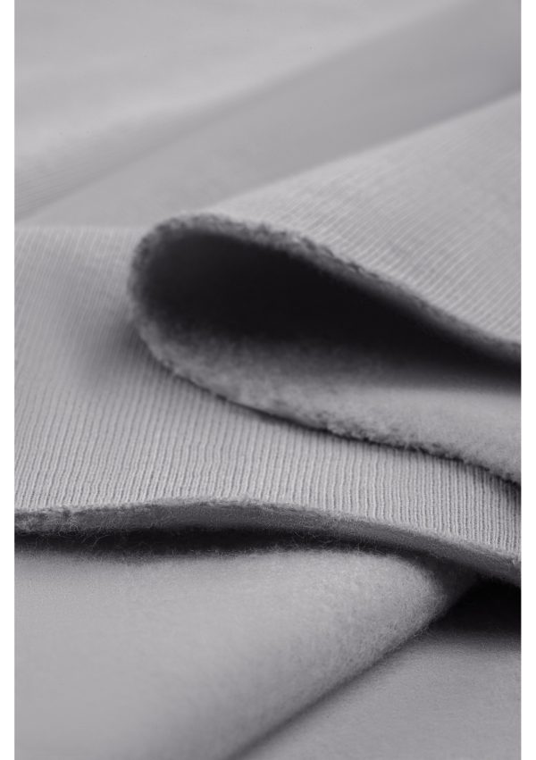 pure spodnie dresowe gray rock 10 scaled <strong>Hľadáte štýlový a pohodlný outfit?</strong> Kvalitné a nadčasové tepláky sa rozhodne v šatníku mať oplatí.